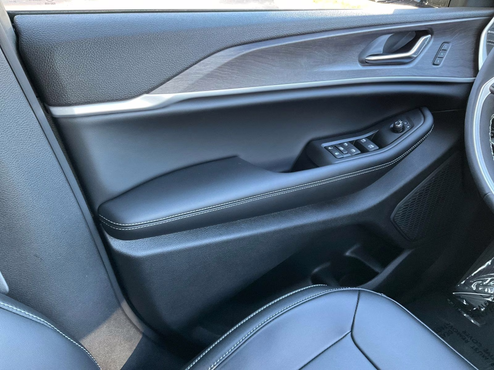 2025 Baltic Gray Metallic Clearcoat Jeep Grand Cherokee Limited 4X4 SUV