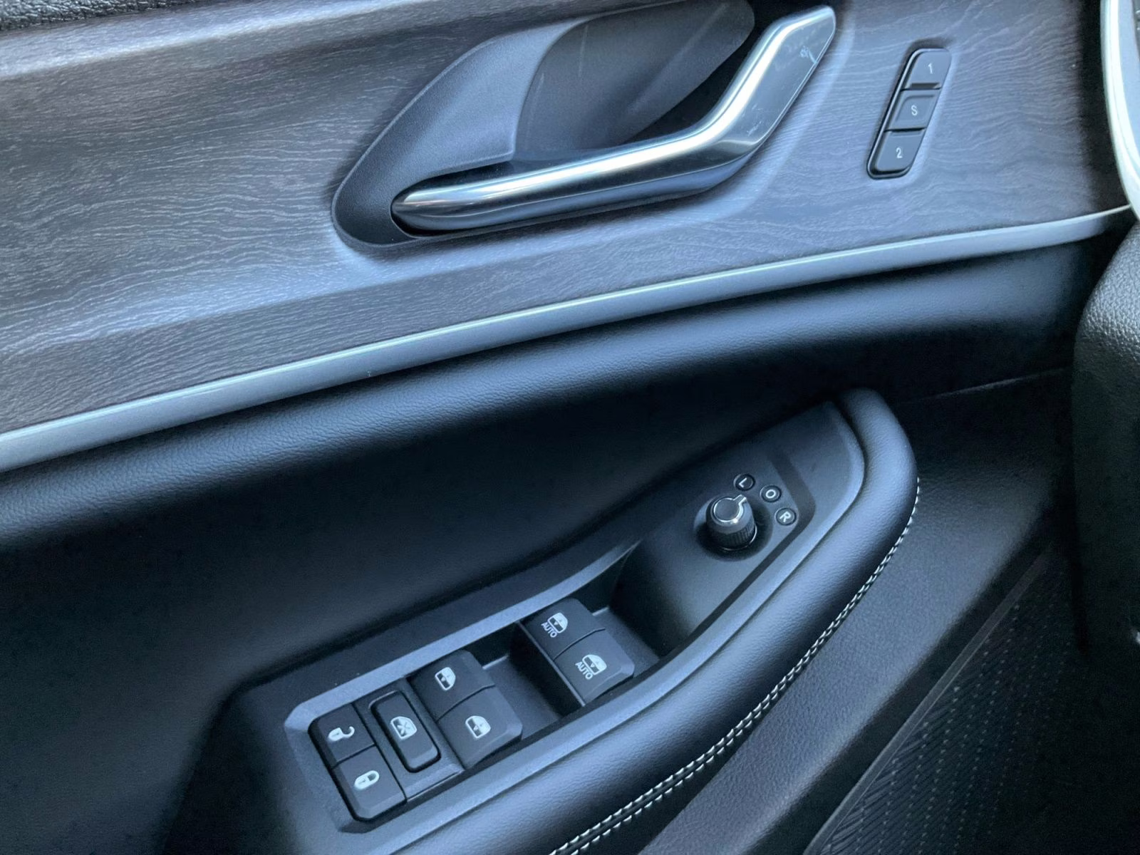 2025 Baltic Gray Metallic Clearcoat Jeep Grand Cherokee Limited 4X4 SUV