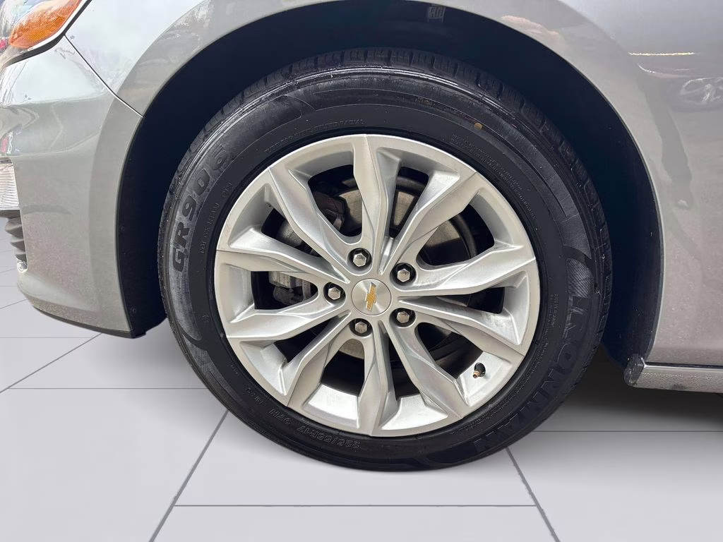 2024 Sterling Gray Metallic Chevrolet Malibu LT FWD Sedan