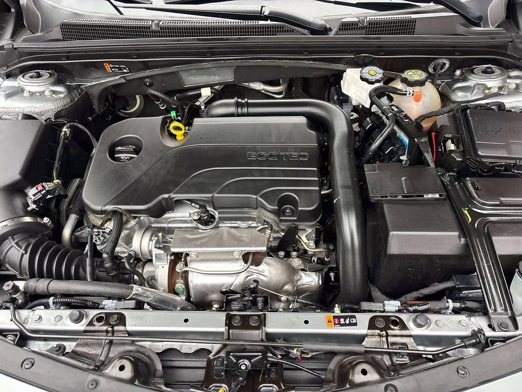 2024 Sterling Gray Metallic Chevrolet Malibu LT FWD Sedan