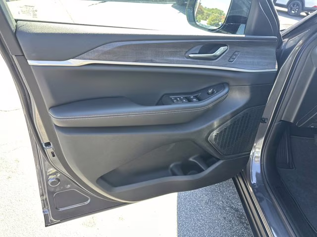 2025 Baltic Gray Metallic Clearcoat Jeep Grand Cherokee L Limited 4X4 SUV