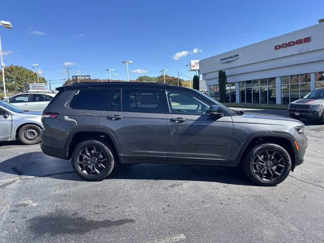 2025 Baltic Gray Metallic Clearcoat Jeep Grand Cherokee L Limited 4X4 SUV