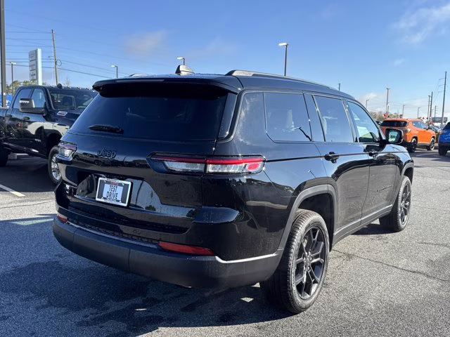 2025 Diamond Black Crystal Pearlcoat Jeep Grand Cherokee L Limited 4X4 SUV