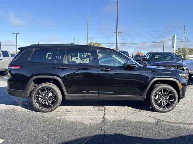 2025 Diamond Black Crystal Pearlcoat Jeep Grand Cherokee L Limited 4X4 SUV