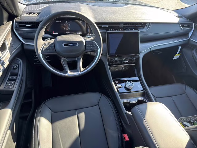 2025 Diamond Black Crystal Pearlcoat Jeep Grand Cherokee L Limited 4X4 SUV