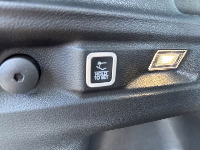 2025 Diamond Black Crystal Pearlcoat Jeep Grand Cherokee L Limited 4X4 SUV