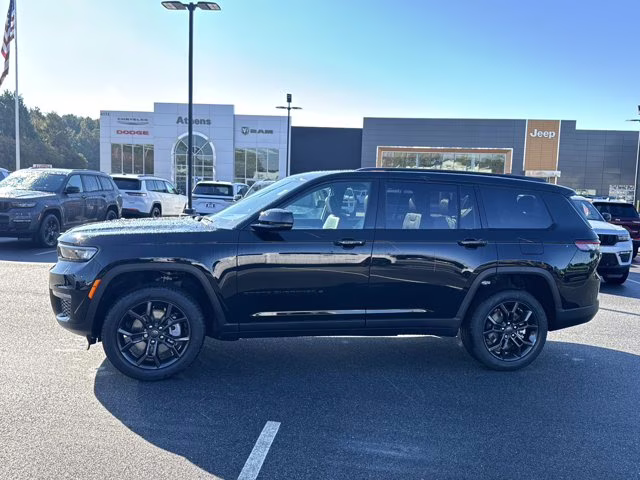 2025 Diamond Black Crystal Pearlcoat Jeep Grand Cherokee L Limited 4X4 SUV