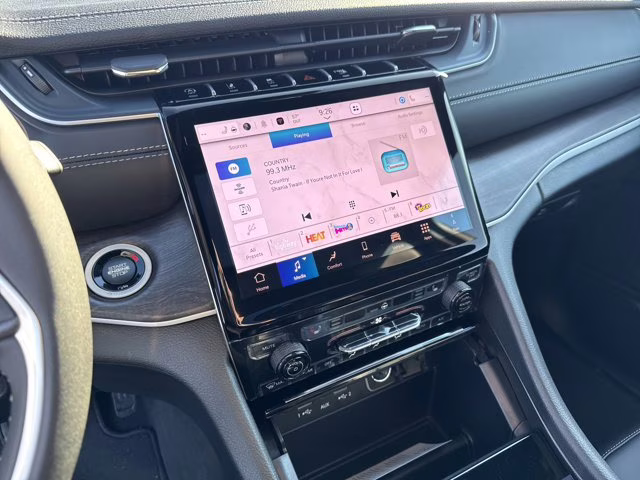 2025 Diamond Black Crystal Pearlcoat Jeep Grand Cherokee L Limited 4X4 SUV