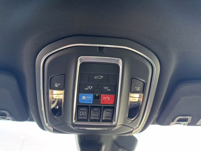 2025 Diamond Black Crystal Pearlcoat Jeep Grand Cherokee L Limited 4X4 SUV