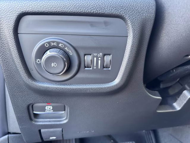 2025 Diamond Black Crystal Pearlcoat Jeep Grand Cherokee L Limited 4X4 SUV