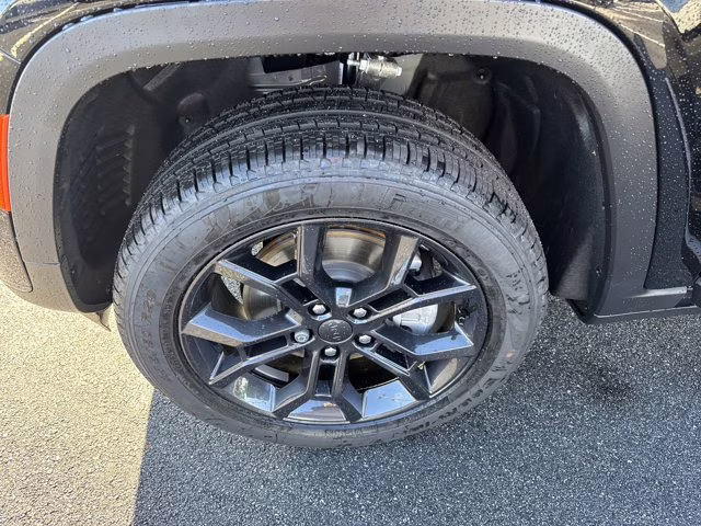 2025 Diamond Black Crystal Pearlcoat Jeep Grand Cherokee L Limited 4X4 SUV