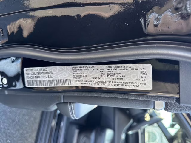 2025 Diamond Black Crystal Pearlcoat Jeep Grand Cherokee L Limited 4X4 SUV