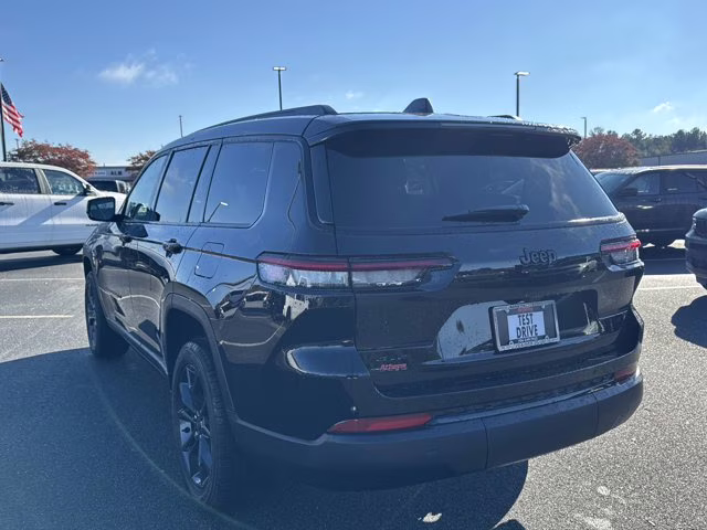 2025 Diamond Black Crystal Pearlcoat Jeep Grand Cherokee L Limited 4X4 SUV