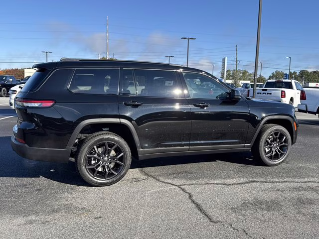 2025 Diamond Black Crystal Pearlcoat Jeep Grand Cherokee L Limited 4X4 SUV