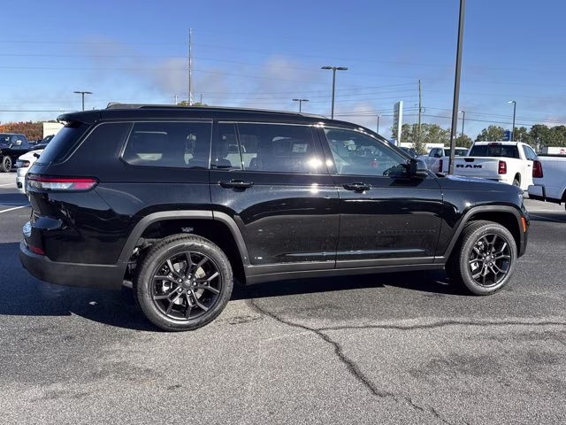 2025 Diamond Black Crystal Pearlcoat Jeep Grand Cherokee L Limited 4X4 SUV