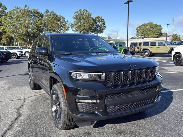 2025 Diamond Black Crystal Pearlcoat Jeep Grand Cherokee L Limited 4X4 SUV