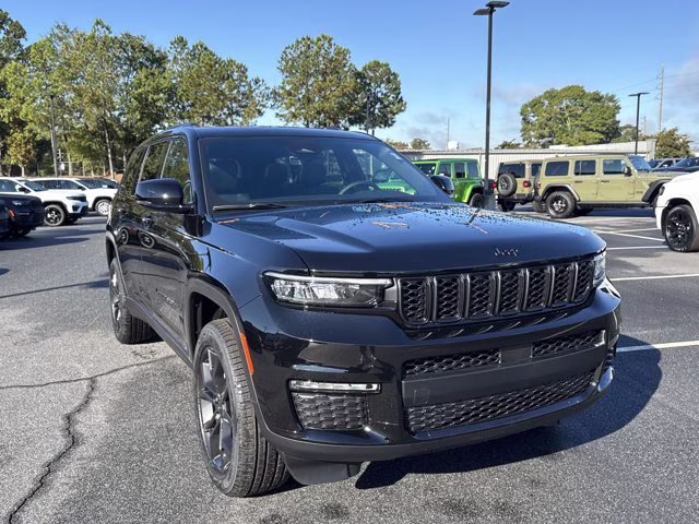 2025 Diamond Black Crystal Pearlcoat Jeep Grand Cherokee L Limited 4X4 SUV