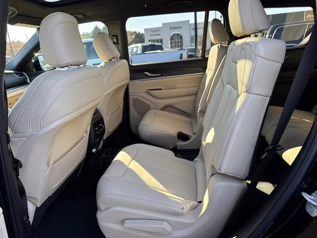 2025 Diamond Black Crystal Pearlcoat Jeep Grand Cherokee L Limited 4X4 SUV