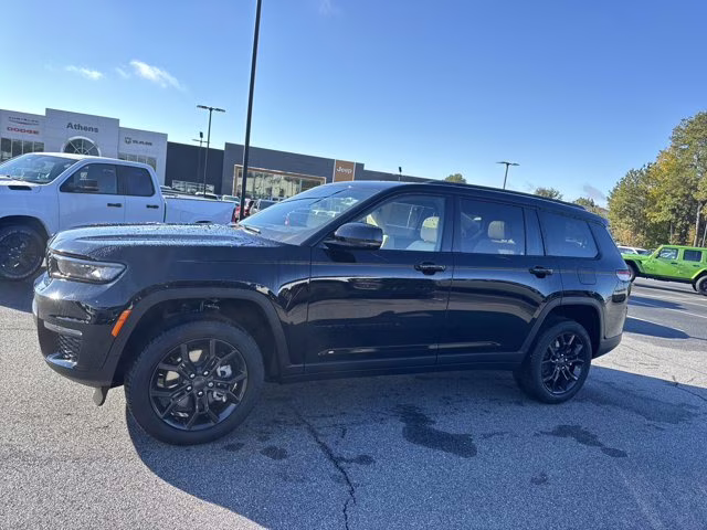 2025 Diamond Black Crystal Pearlcoat Jeep Grand Cherokee L Limited 4X4 SUV