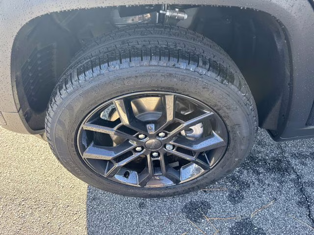 2025 Diamond Black Crystal Pearlcoat Jeep Grand Cherokee L Limited 4X4 SUV