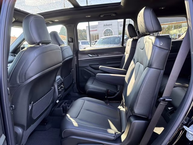 2025 Diamond Black Crystal Pearlcoat Jeep Grand Cherokee L Limited 4X4 SUV