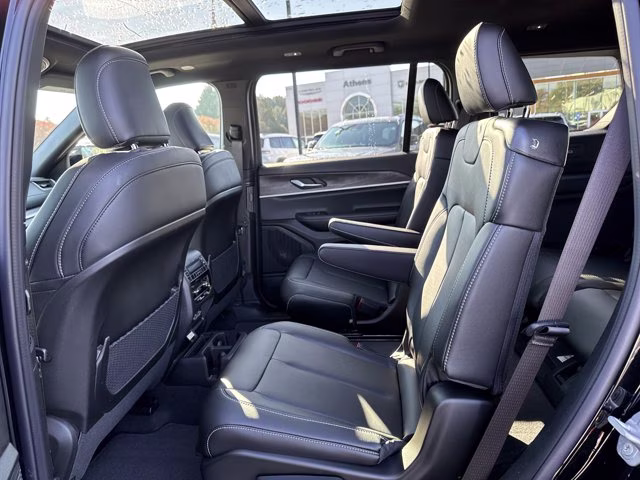 2025 Diamond Black Crystal Pearlcoat Jeep Grand Cherokee L Limited 4X4 SUV