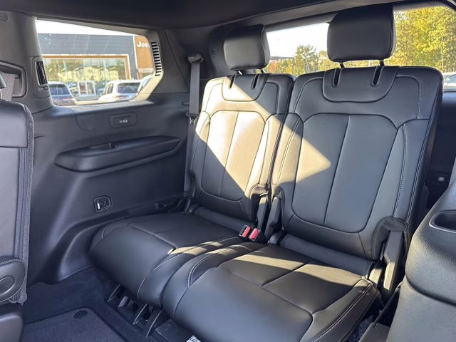 2025 Diamond Black Crystal Pearlcoat Jeep Grand Cherokee L Limited 4X4 SUV