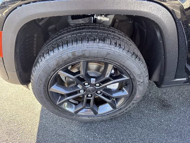 2025 Diamond Black Crystal Pearlcoat Jeep Grand Cherokee L Limited 4X4 SUV