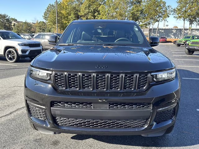 2025 Diamond Black Crystal Pearlcoat Jeep Grand Cherokee L Limited 4X4 SUV