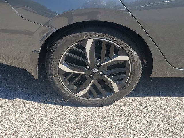 2025 Gun Metallic Nissan Versa 1.6 SR FWD Sedan