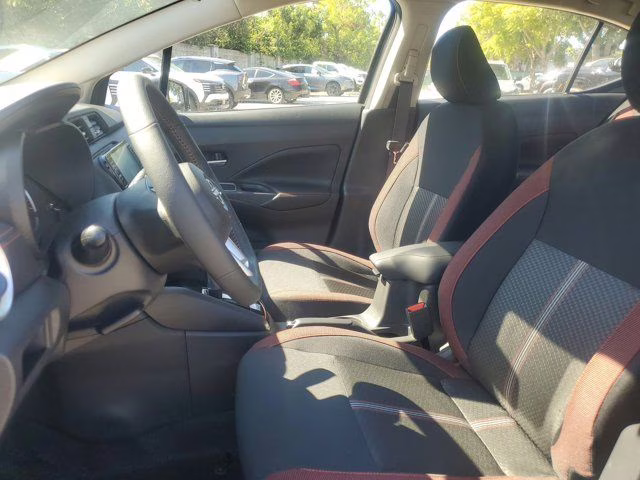 2025 Gun Metallic Nissan Versa 1.6 SR FWD Sedan