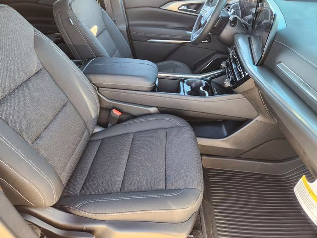 2026 Summit White Chevrolet Traverse LT FWD SUV