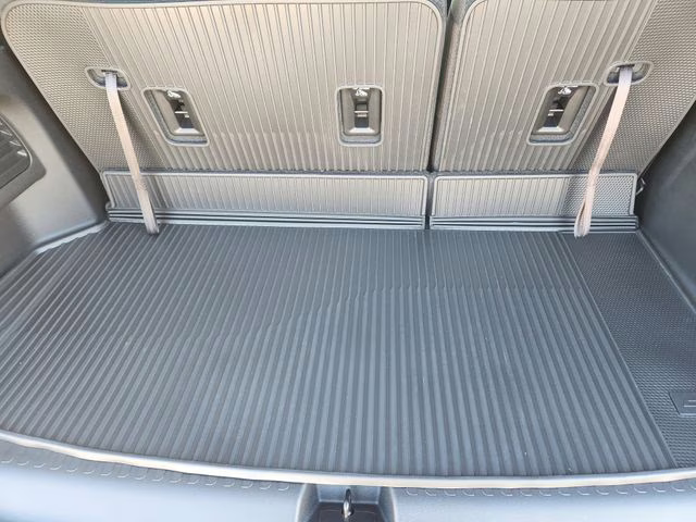 2026 Summit White Chevrolet Traverse LT FWD SUV