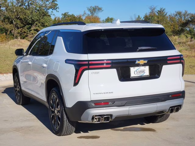 2026 Summit White Chevrolet Traverse LT FWD SUV