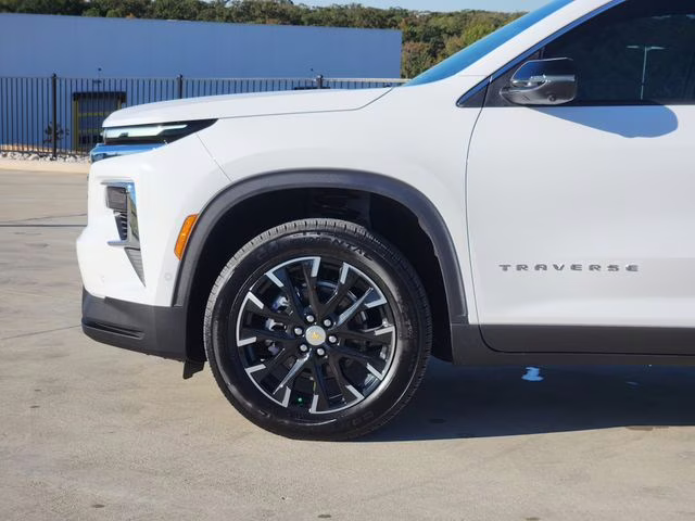 2026 Summit White Chevrolet Traverse LT FWD SUV