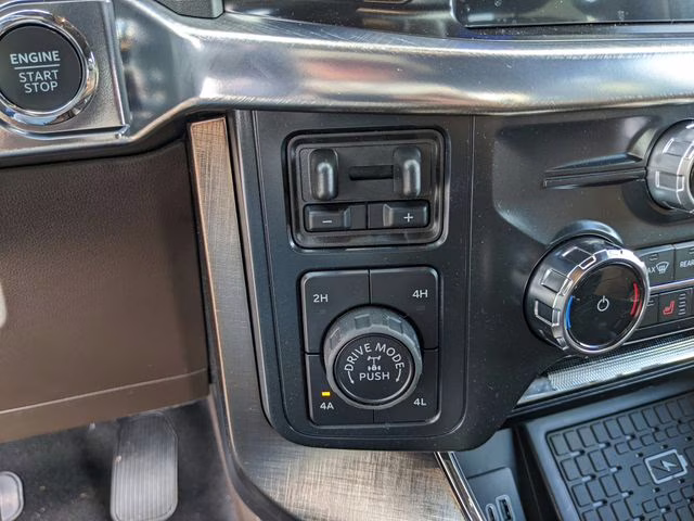 2025 Agate Black Metallic Ford F-150 King Ranch 4X4 Truck