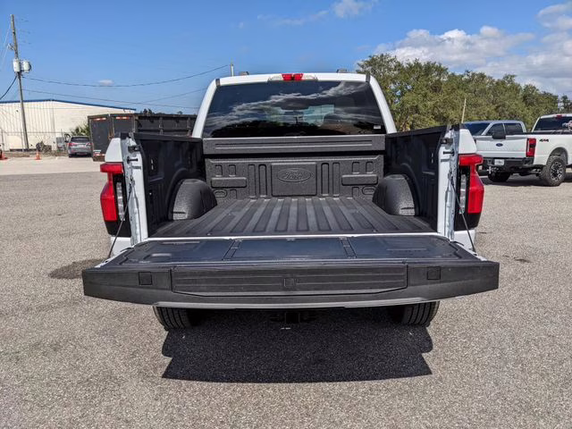 2025 Oxford White Ford F-150 Lightning Flash AWD Truck