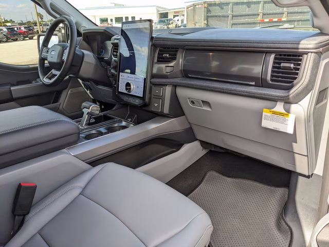 2025 Oxford White Ford F-150 Lightning Flash AWD Truck