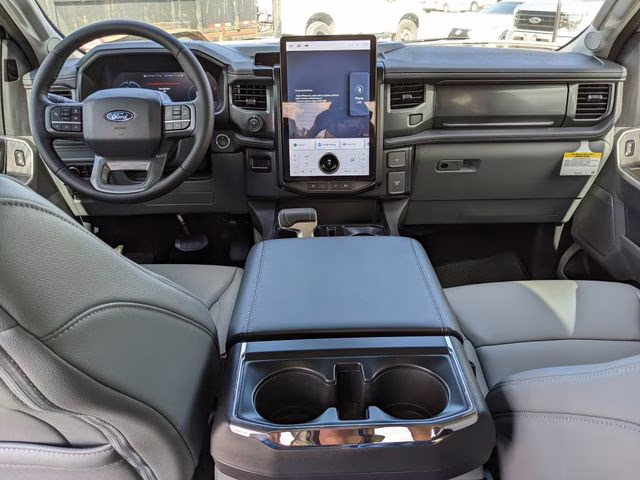 2025 Oxford White Ford F-150 Lightning Flash AWD Truck