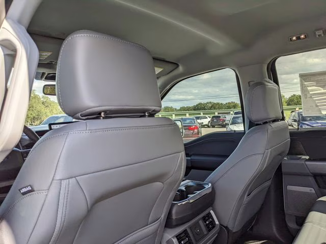 2025 Oxford White Ford F-150 Lightning Flash AWD Truck