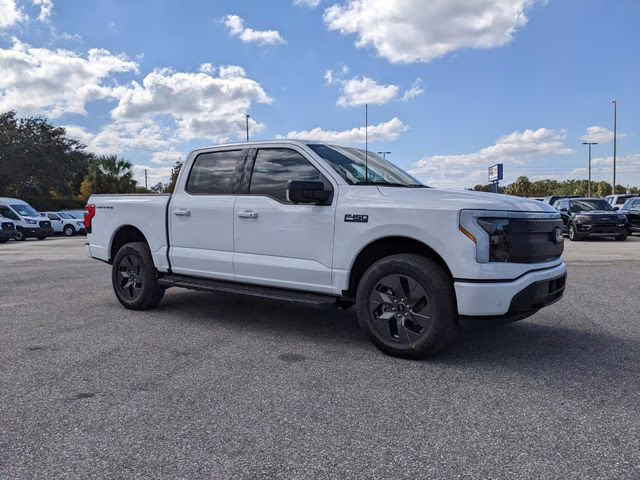 2025 Oxford White Ford F-150 Lightning Flash AWD Truck