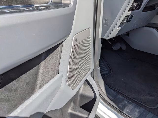 2025 Oxford White Ford F-150 Lightning Flash AWD Truck