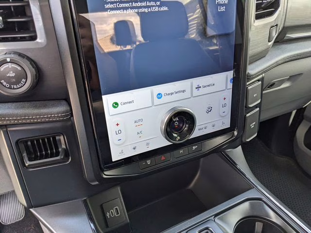 2025 Oxford White Ford F-150 Lightning Flash AWD Truck