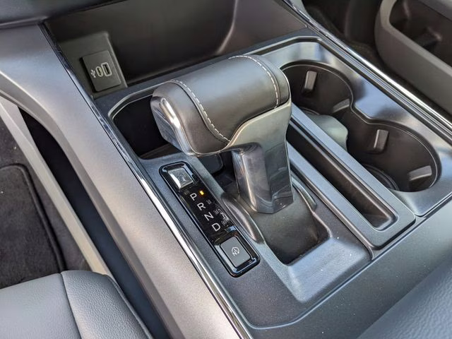 2025 Oxford White Ford F-150 Lightning Flash AWD Truck