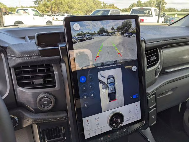 2025 Oxford White Ford F-150 Lightning Flash AWD Truck