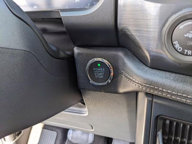 2025 Oxford White Ford F-150 Lightning Flash AWD Truck