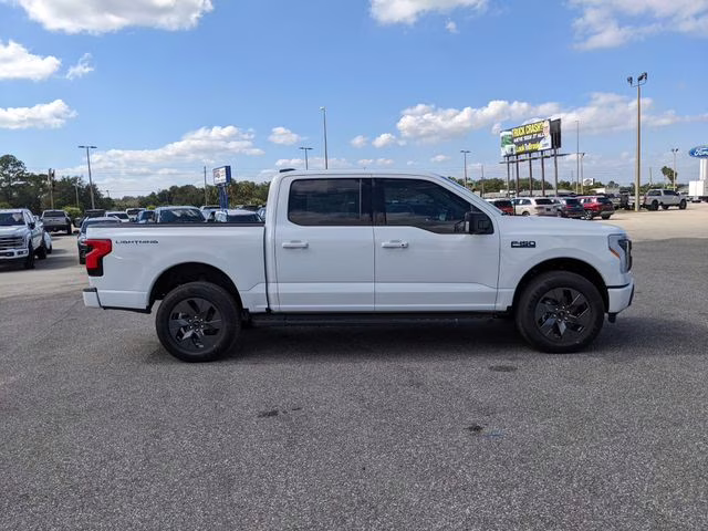 2025 Oxford White Ford F-150 Lightning Flash AWD Truck