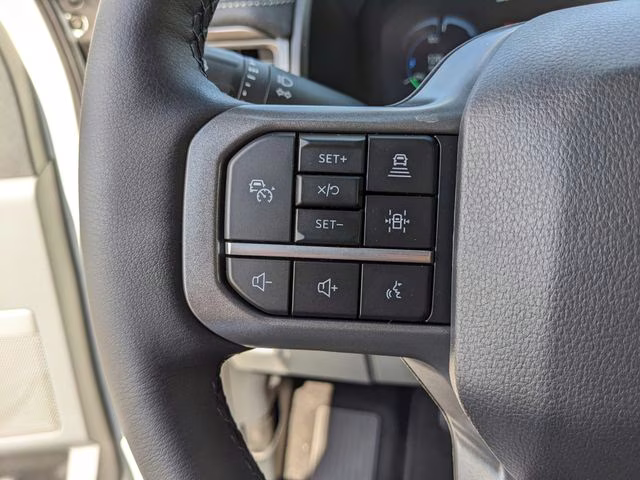 2025 Oxford White Ford F-150 Lightning Flash AWD Truck