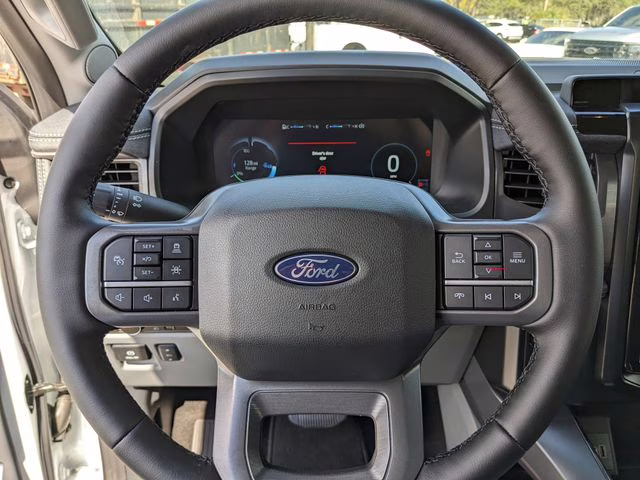 2025 Oxford White Ford F-150 Lightning Flash AWD Truck