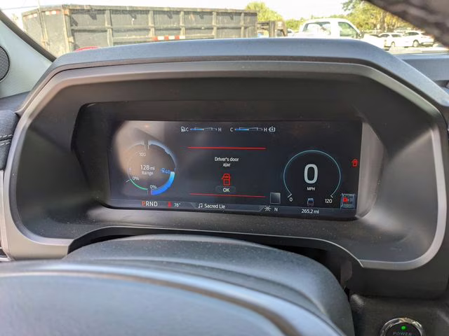 2025 Oxford White Ford F-150 Lightning Flash AWD Truck